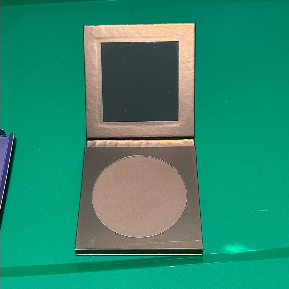 tarte Park Ave Princess Matte Bronzer - Brown & Gold Packaging - Picture 3 of 4